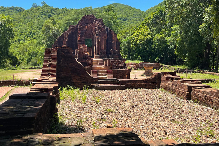 Hoi An: My Son Sanctuary Guided Tour with Lunch & Boat Trip Hoi an : My Son Sanctuary Guided tour. Lunch. boat trip