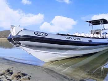 Lisbon: Private Speedboat Historical Tour