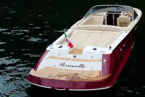 2 hour tour: Luxury motorboat for tours on Lake Como