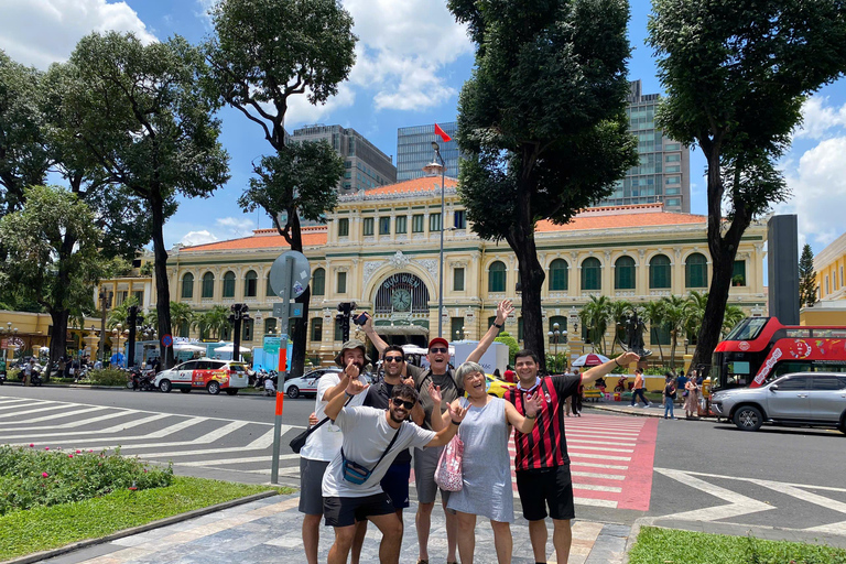 Ho Chi Minh City: Downtown Walking Tour with Local Join-group tour