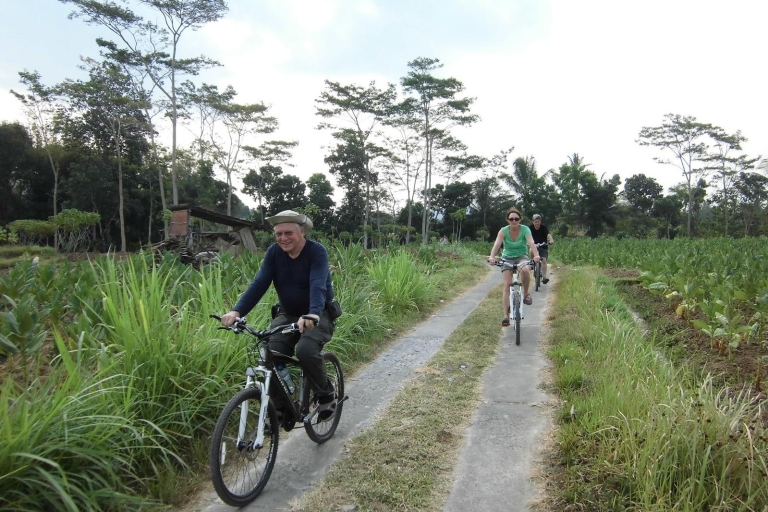 Borobudur Dorf Radfahren und Tempel Tour mit TransferVon Yogyakarta aus: Borobudur Dorf Radfahren und Tempel Tour
