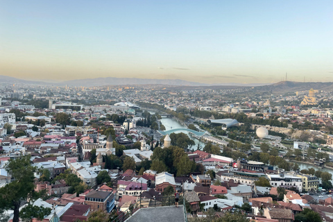 Tbilisi: Stare i Nowe Miasto: zwiedzanie miasta z przewodnikiem i 2 przejażdżki kolejką linowąWspólna wycieczka grupowa