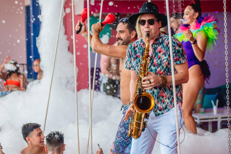 Cancun: Coco Bongo Beach Club Day Pass Premium Access: Coco Bongo Beach Club