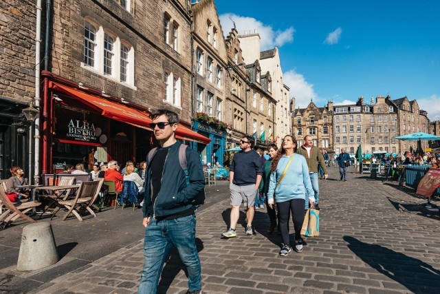 Visit Edinburgh Delve into the Old Town's Past on a Walking Tour in Edimburgo