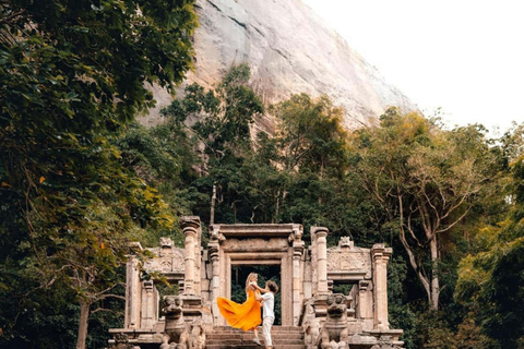 Kandy: Anuradhapura & Yapahuwa Kingdoms Day Trip
