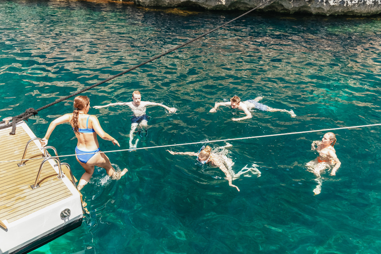 Malta: viaggio in catamarano alla Laguna Blu, spiagge e baieGita in catamarano Sea Breeze - 5/6 ore