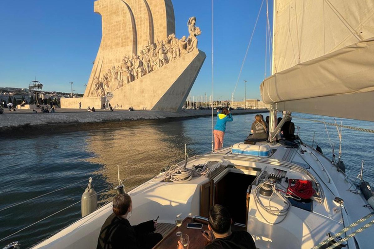 Lizbona: Rejs żaglówką o zachodzie słońca z winem