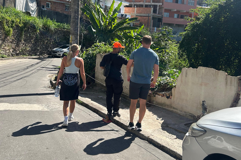 Ervaring in het "Fifa Street"-veld + Favela Tavares Bastos-tourErvaring op het basketbalveld "Fifa Street" + rondleiding door de favela Tavares Bastos