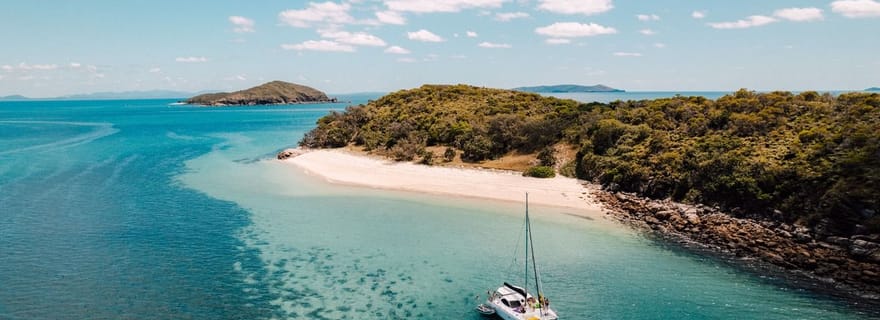 Yeppoon : visite d'une journée en catamaran de luxe et snorkeling