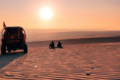 从瓦卡奇纳出发：沙滩车、四驱车、日落和沙滩冲浪从瓦卡奇纳出发：沙滩车，四轮驱动，日落和沙滩冲浪