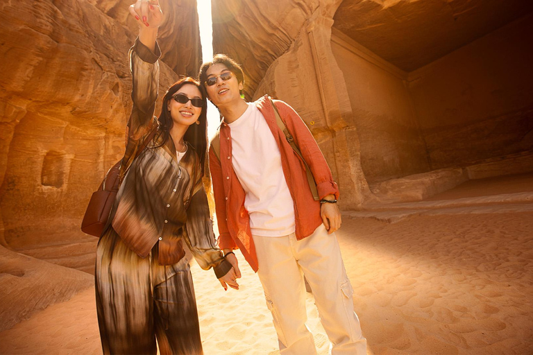 Medina: Al Ula &amp; Hegra UNESCO Site Day Trip with Lunch