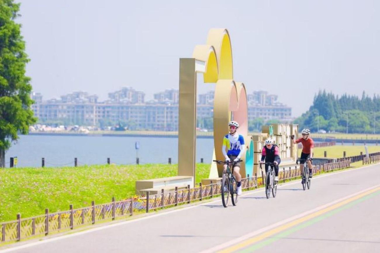 Shanghai: Dianshan Lake and Yuandang Rainbow Bridge Tour