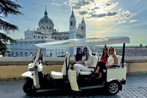 Madrid: Private Tuk Tuk Tour with Expert Guide and Panoramic Views The Classics Tour ~ Discover Madrid in 60 minutes from your STARTING POINT!