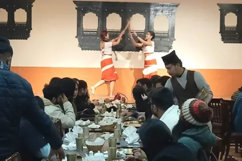 Authentischer nepalesischer Abend: Traditionelles Essen und kulturelle Show