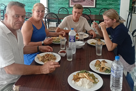 Kandy: Ambuluwawa, Pinnawala & Tea Factory by Tuk Tuk