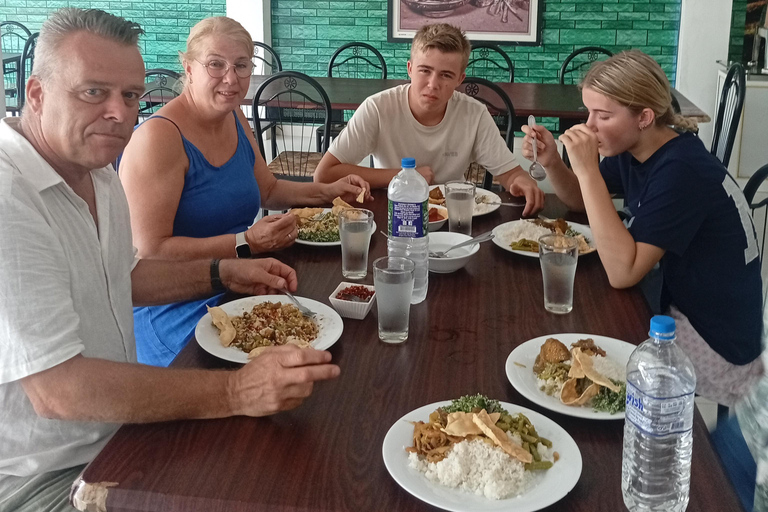 Kandy: Ambuluwawa, Pinnawala & Tea Factory by Tuk Tuk