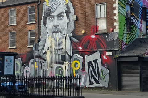 Belfast: City Hall to Queen's Quarter Walking Tour