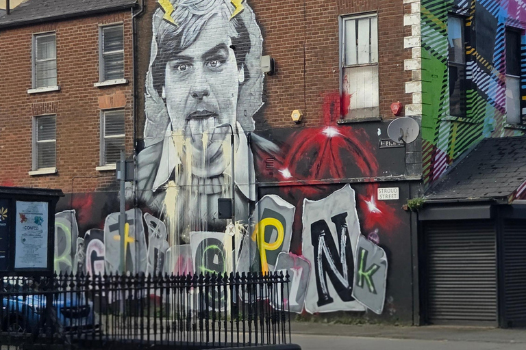 Belfast: City Hall to Queen's Quarter Walking Tour