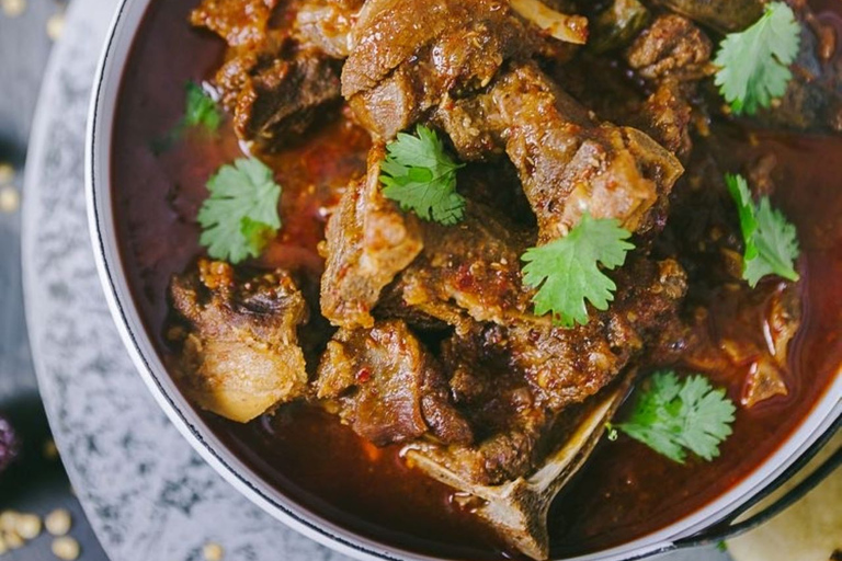 Cours de cuisine avec une famille locale de Jaipur.