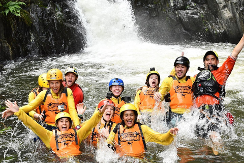 Cairns: Tour d&#039;avventura Crystals &amp; Behana - Canyoning a CairnsEsperienza nella foresta pluviale delle cascate di Cairns Giornata intera avanzata