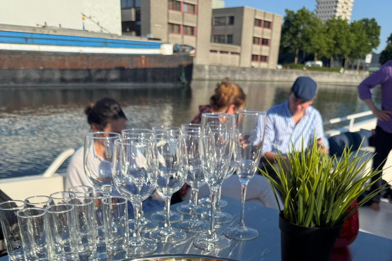 Antwerp: Private Harbor Cruise with Aperitif near the MAS XL Antwerp: Private Harbor Cruise with Aperitif near the MAS