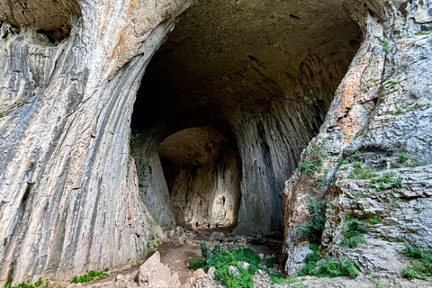 Prohodna and Sueva duka cave, eco trail Golden ct.From Sofia Аmazing tour visiting two caves through an eco trail