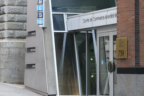 Montreal: Underground Downtown Walking Tour with Guide