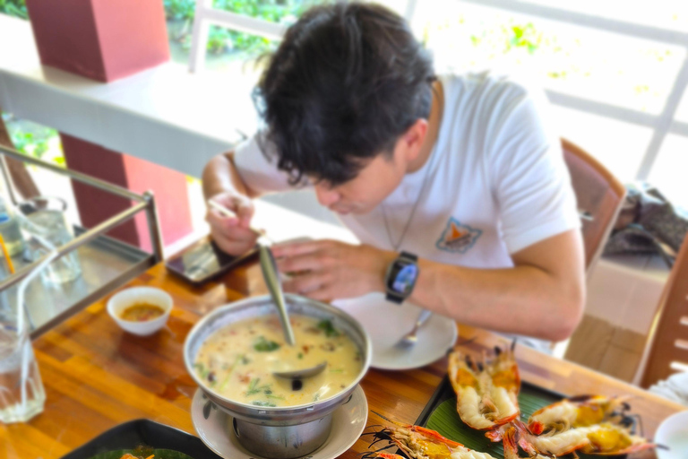 Ayutthaya Private Tour with Buddies: Temples & Cruise