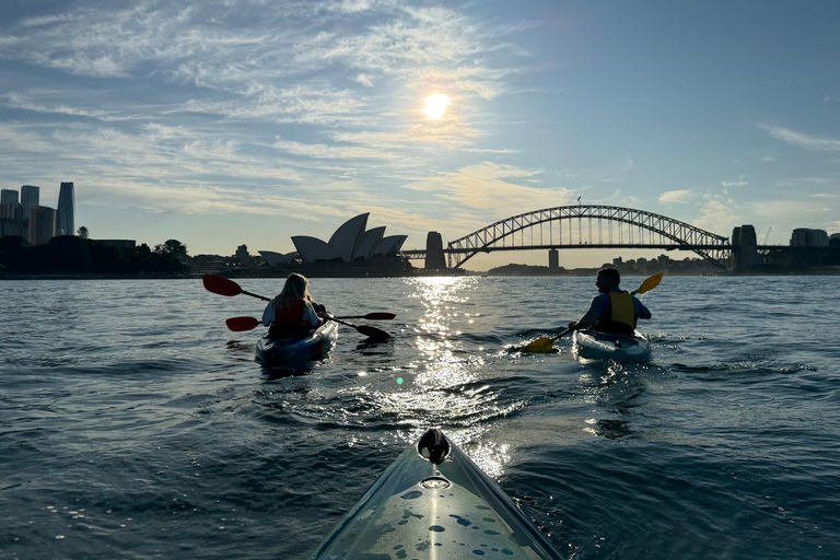 Sydney: wycieczka kajakiem o zachodzie słońca w porcieDwuosobowa wycieczka kajakiem o zachodzie słońca