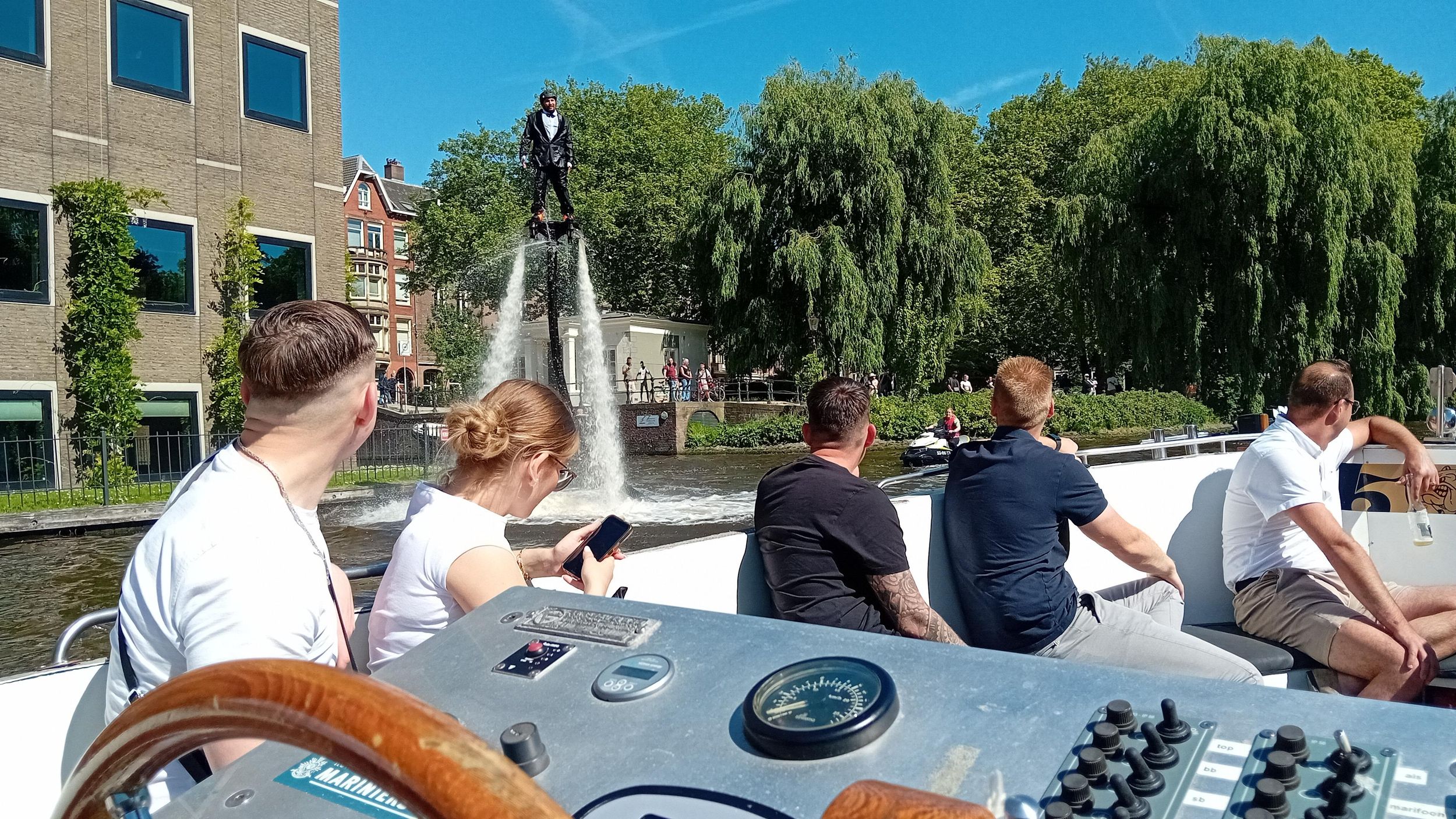 Smoke & Cruise Amsterdam – Offizielle 420-Raucher-Bootstour
