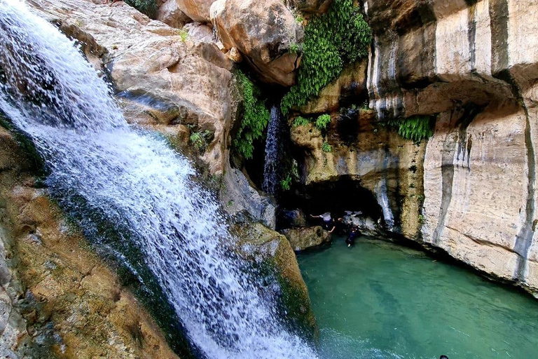 From Muscat: Guided Wadi Tiwi Hike, Romantic Cave & Sinkhole