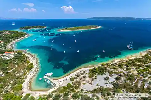 From Trogir & Marina: Blue Lagoon & 3 Islands Half-Day Tour
