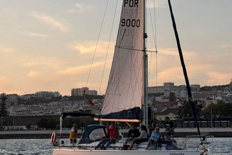 Lisboa:Sunset Sailing Tour at Tagus River with welcome drink