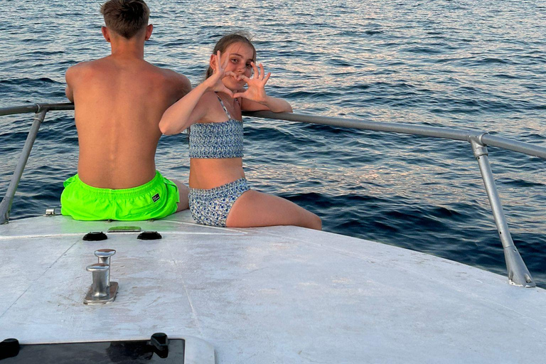 Naples: City Boat Tour with Aperitif