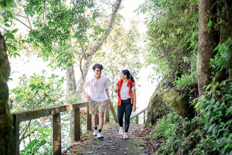 Munduk: Twin Lake Jungle Wandeling, Ulun Danu Tempel, &amp; WatervalTour met trefpunt bij Twin Lake, Munduk