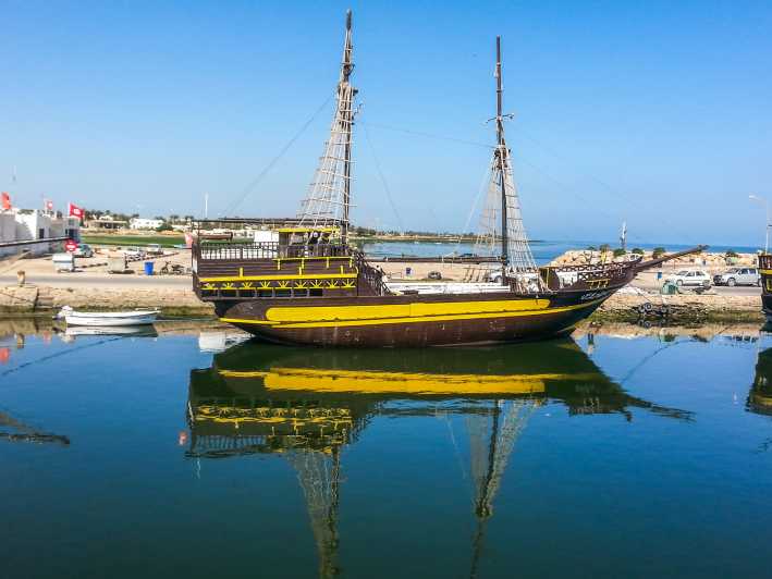 Djerba: Pirate Ship Trip to Flamingo Island