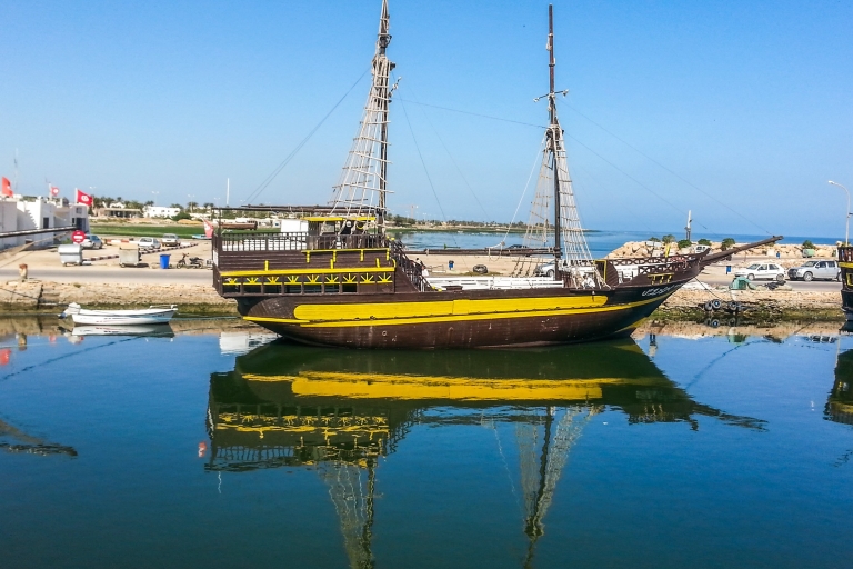 Djerba : croisière en bateau pirate vers l'île des flamants
