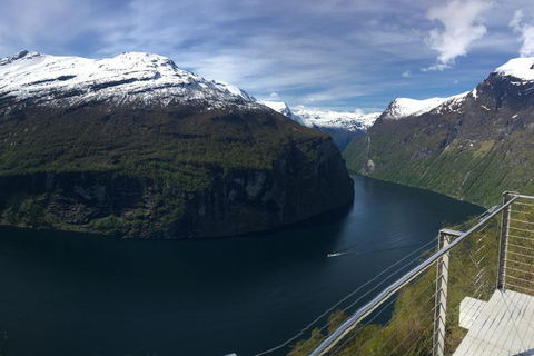 From Hellesylt: Geiranger Highlights Tour with Photo Stops