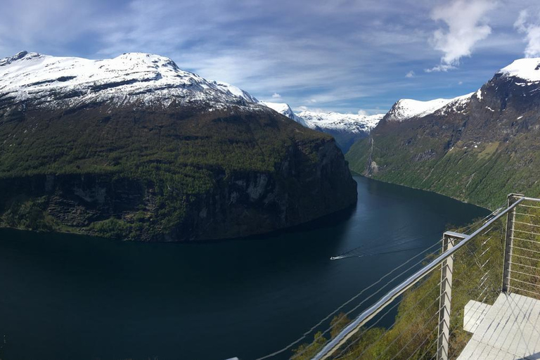 From Hellesylt: Geiranger Highlights Tour with Photo Stops
