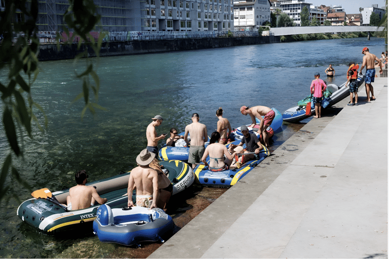 Zürich: Limmat-Floating-Abenteuer wie ein EinheimischerZürich: Mit dem Boot auf der Limmat wie ein Einheimischer