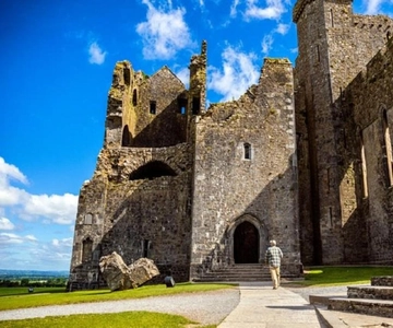 From Dublin: Blarney, Rock of Cashel and Cahir Castles Tour