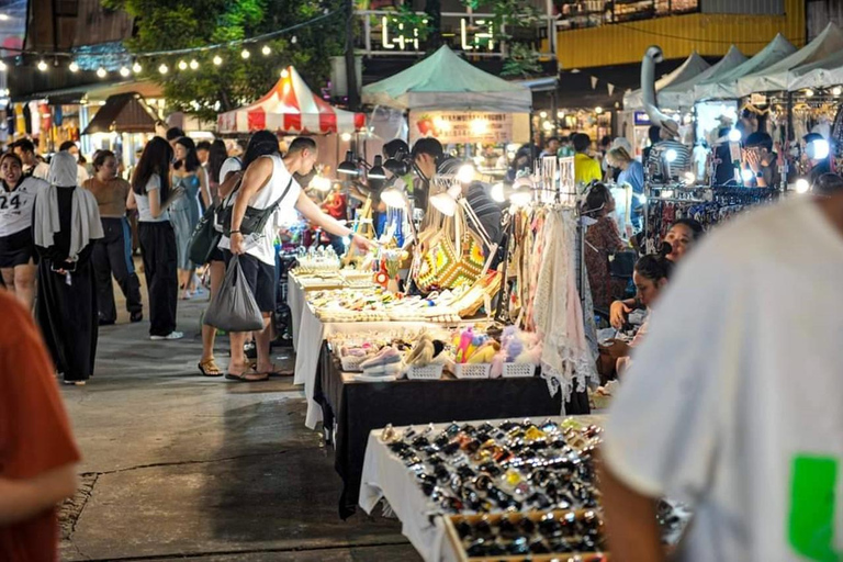 Dîner issu d&#039;un cours de cuisine et découverte du marché nocturne local