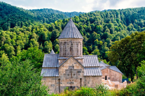 Transfer till Tbilisi: Sevan och Dilijan hållplats till eller från YerevanPrivat guidad transfer