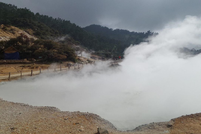 Yogyakarta: 5-Day Dieng Plateau Tour with Jeep Ride The Beauty of Yogyakarta and Dieng Plateau 5D4N Tour Package