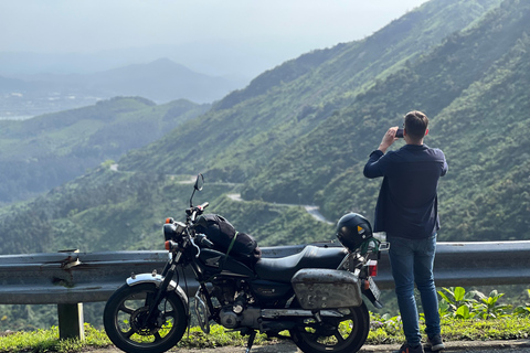 Passeio de motocicleta pela passagem de Hai Van saindo de Da Nang/Hoi An/Hue