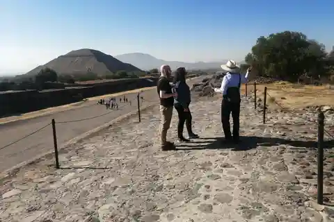 Teotihuacán: Excursão regular ou com pequeno-almoço na caverna