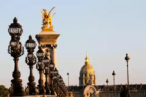 Paris VIP: Landmarks & Sightseeing Chauffeur Driven Tour 3hr