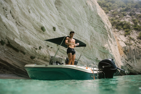 Agios Sostis harbour: Rent your own boat!