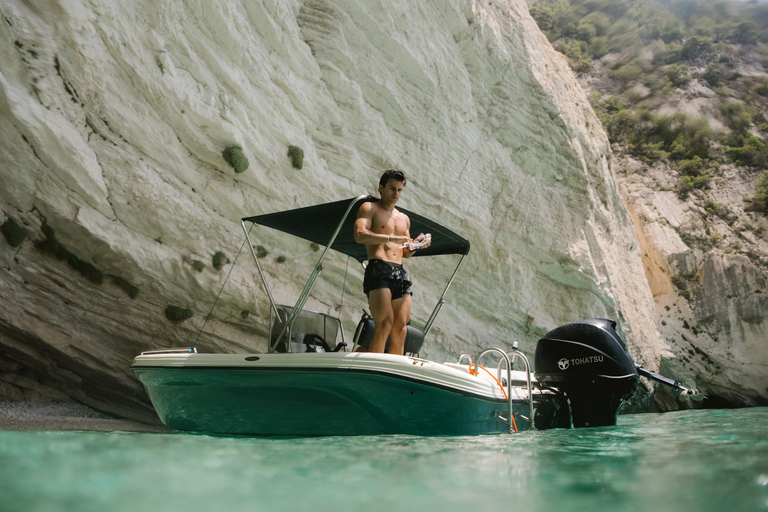 Agios Sostis harbour: Rent your own boat!