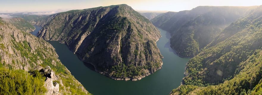 Excursion d'une journée à la Ribeira Sacra et à Ourense avec croisière en catamaran